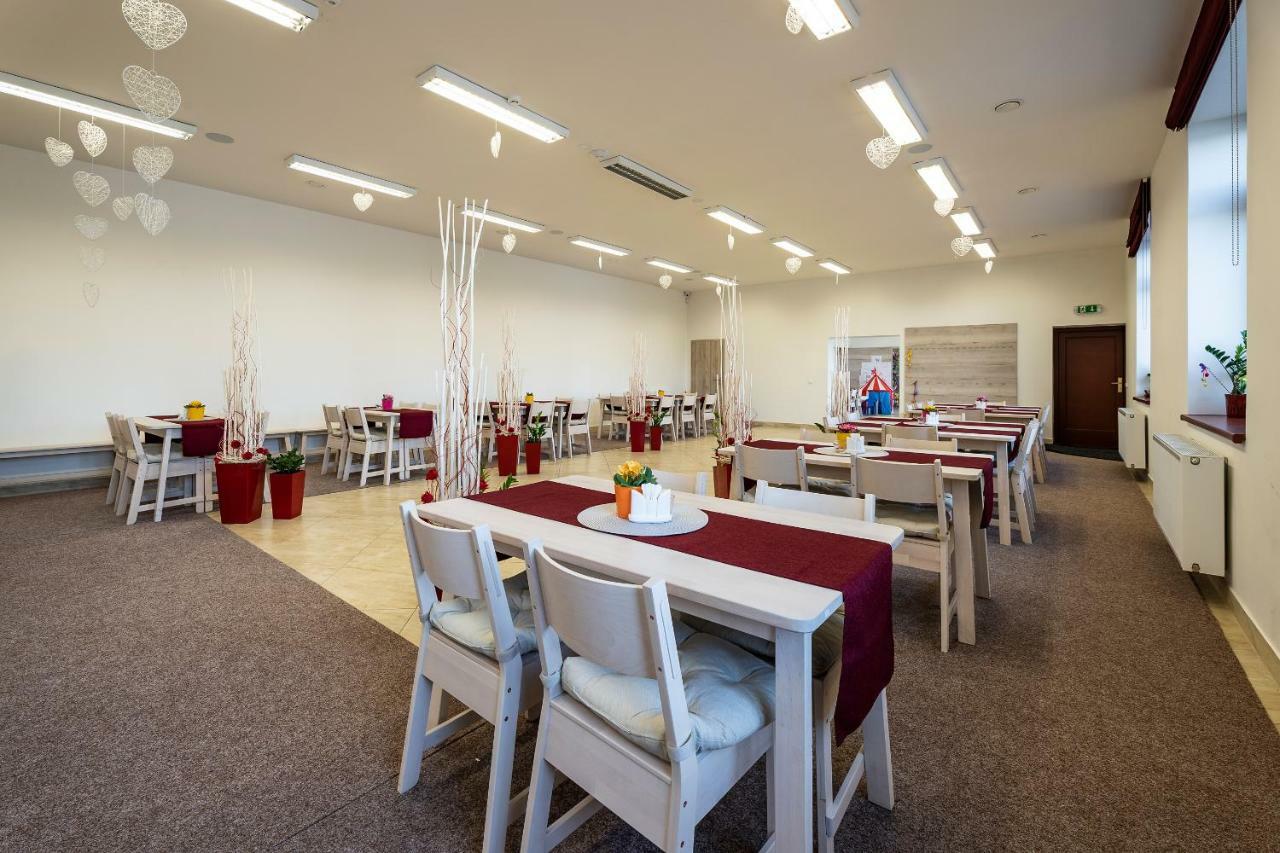Hotel Zlechov Plumlov المظهر الخارجي الصورة